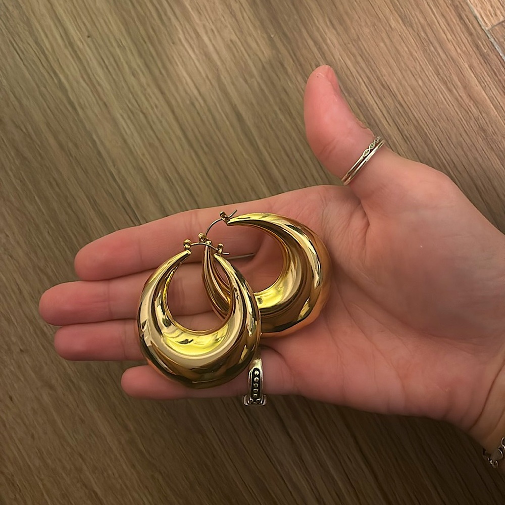 chunky gold hoops